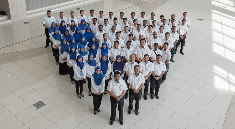 group photos of Setia Geosolutions staffs